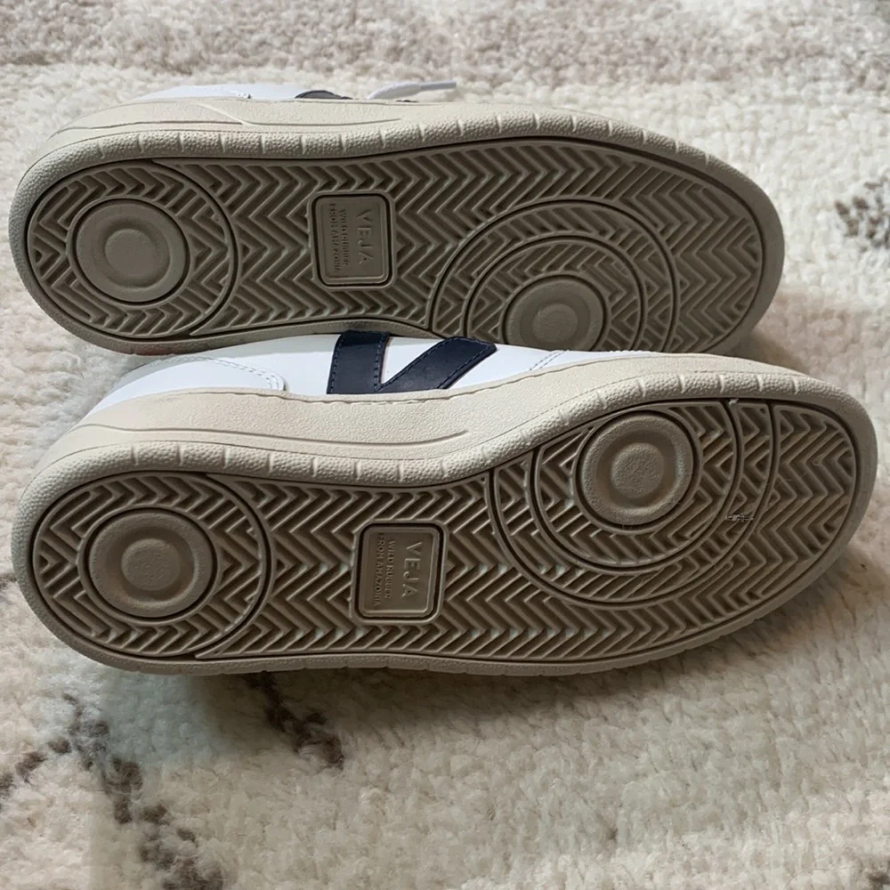 Veja V-10 Sneakers